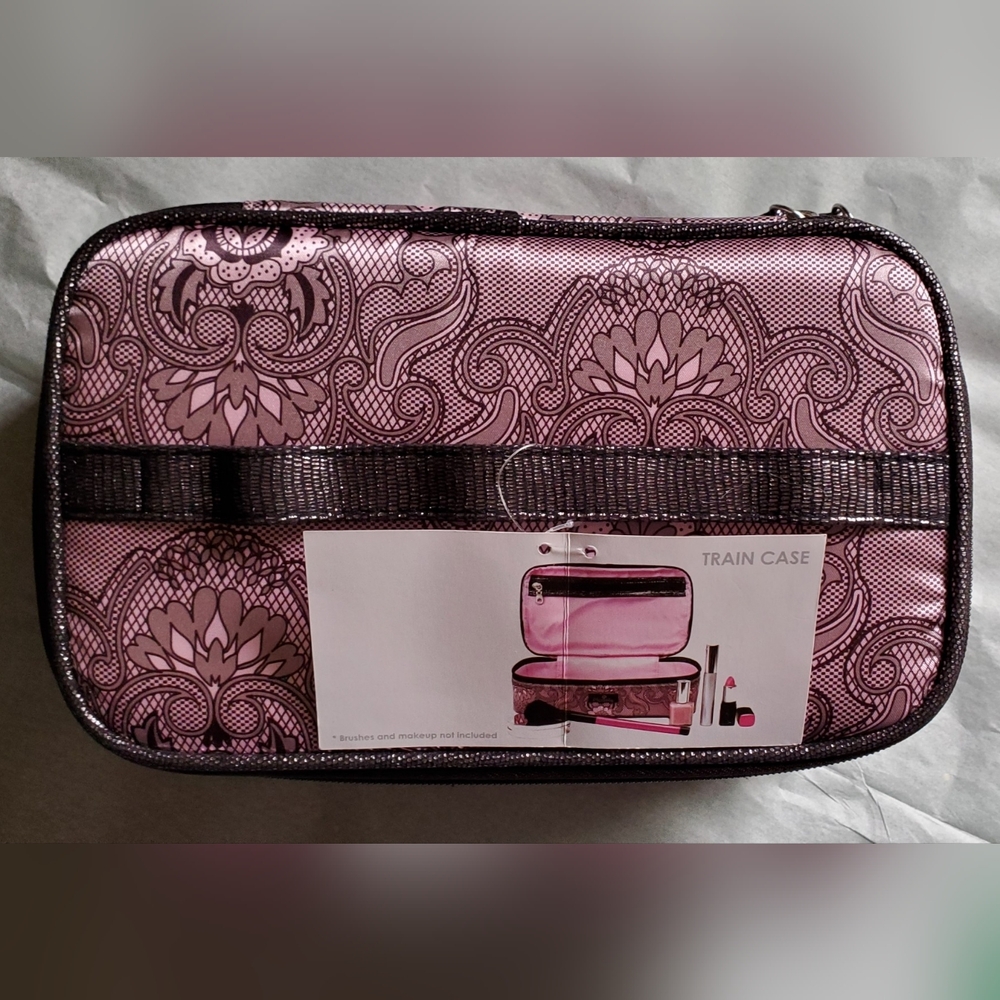 NWT Modella train/make-up case